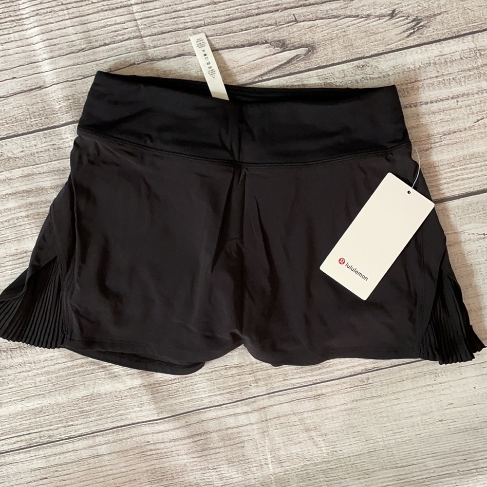 NWT LULULEMON Play Off The Pleats Black size 4 Regular - Picture 1 of 13